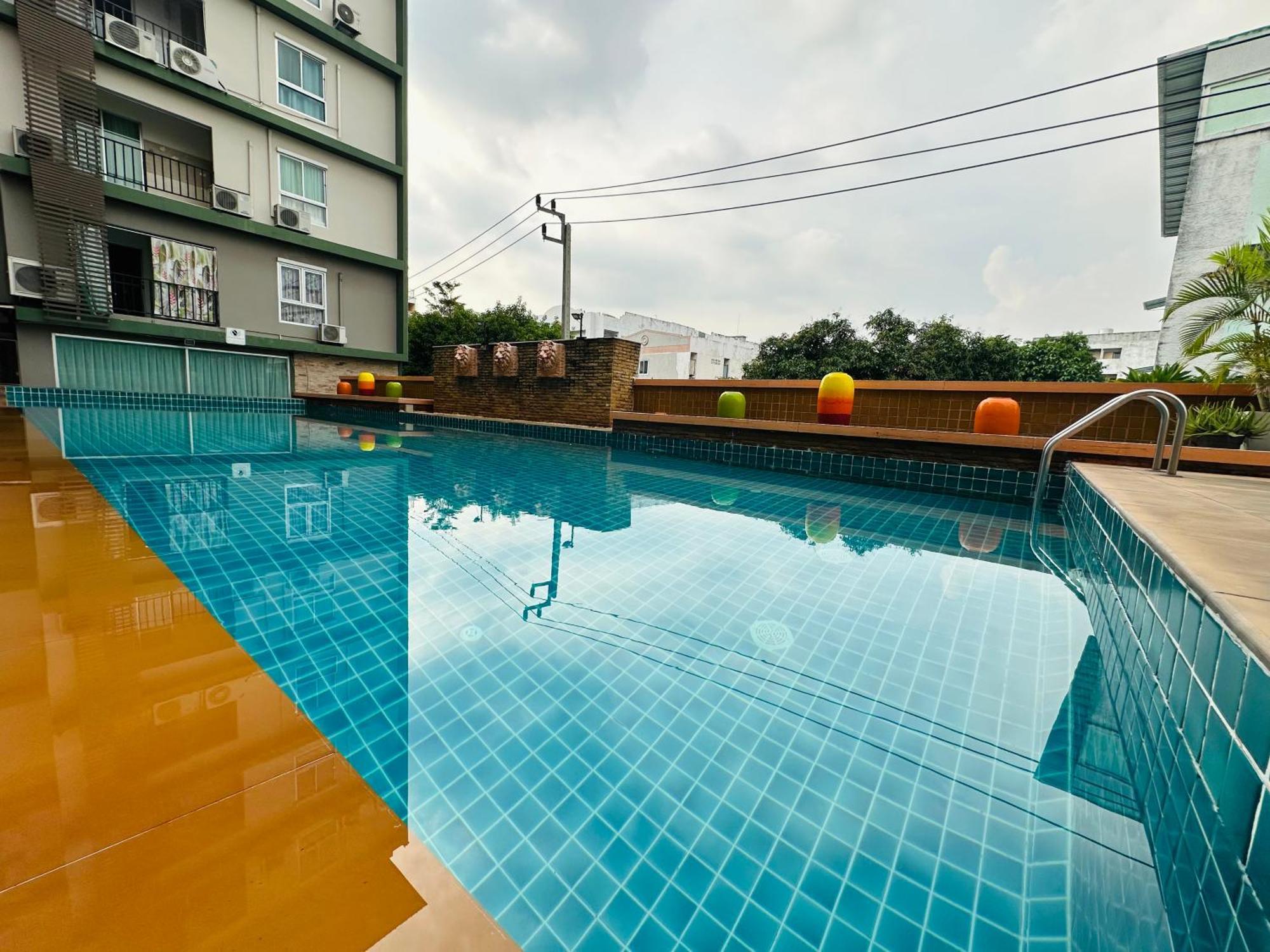 - Phra Khanong Apartment Bangkok